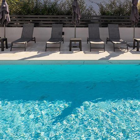 Poolside Apartments Anabella Башка Екстер'єр фото