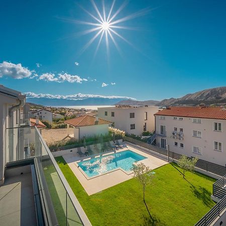 Poolside Apartments Anabella Башка Екстер'єр фото