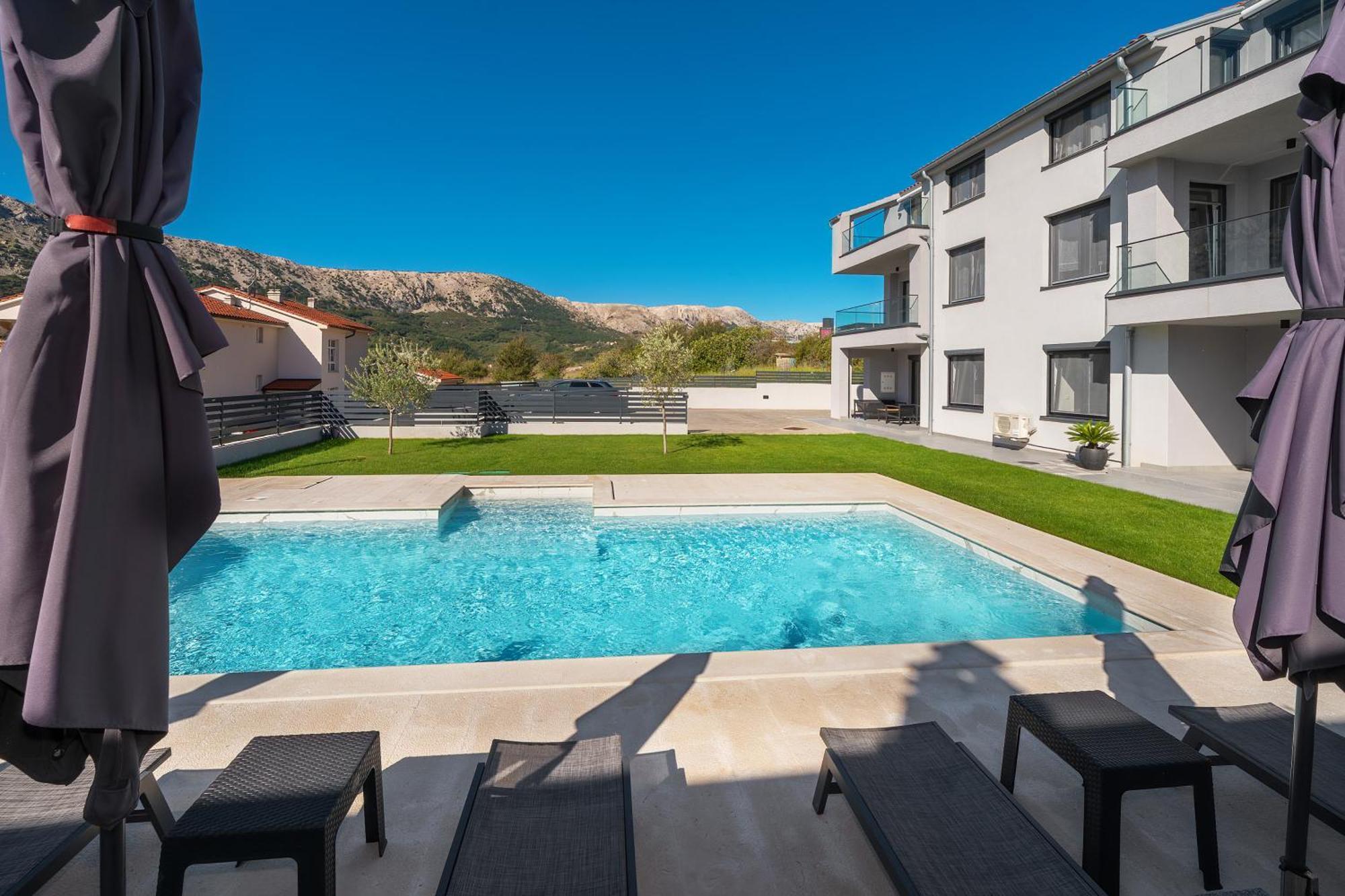 Poolside Apartments Anabella Башка Екстер'єр фото